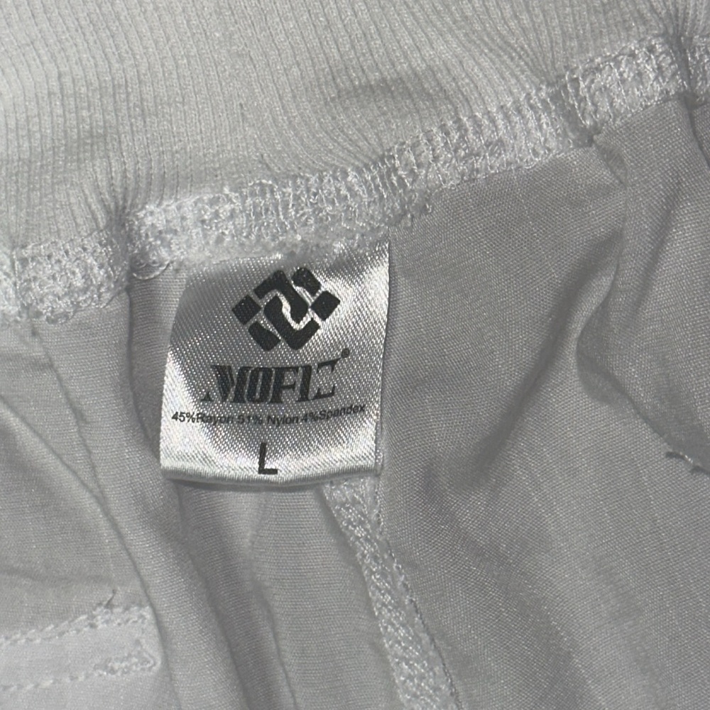 NWOT. Woman’s Mofiz white lightweight cargo joggers. Size L. - Picture 2 of 5